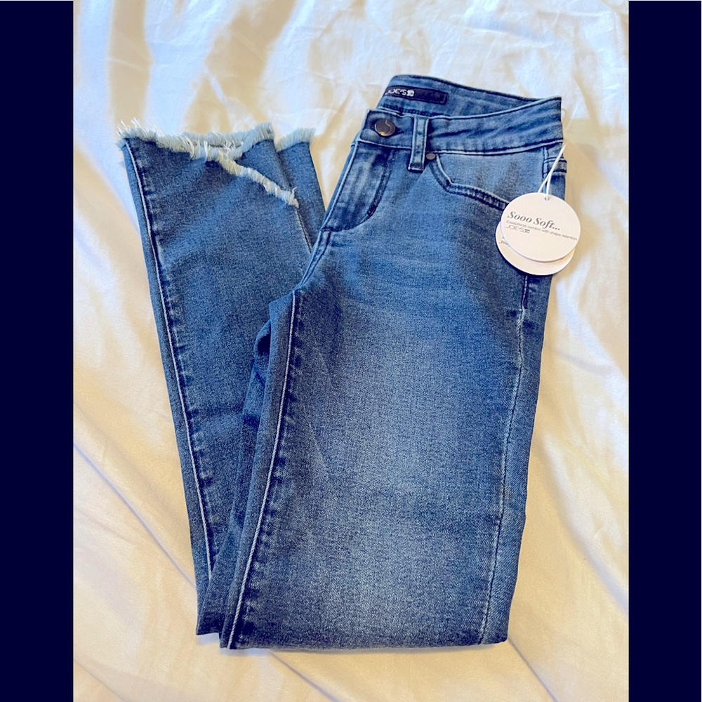 Joes Jeans Girls Stretch Denim jeans with frayed tulip hem. NWT